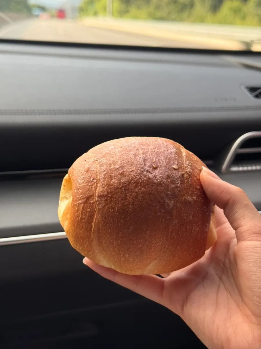 서울 올라가는 길에 먹은 오리지널 소금빵