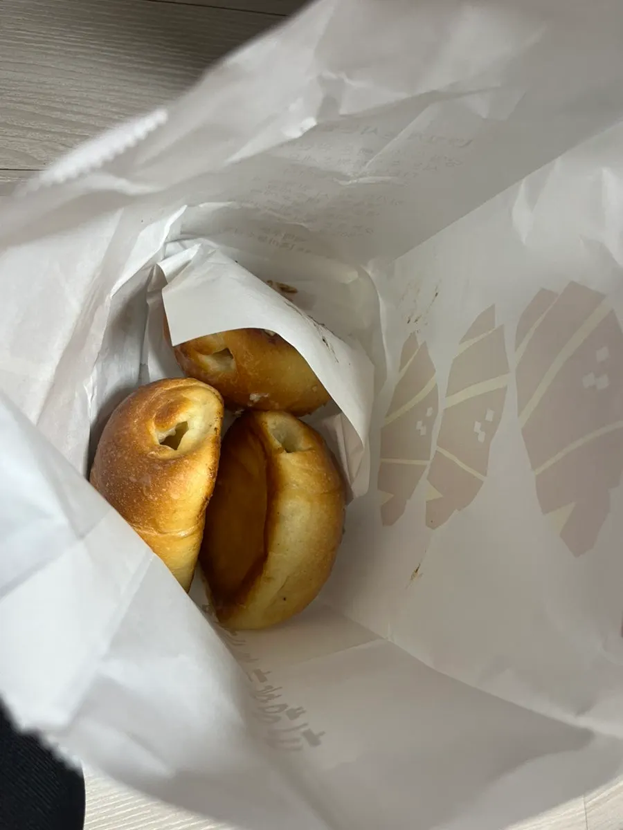 포장 완료된 소금빵 선물세트