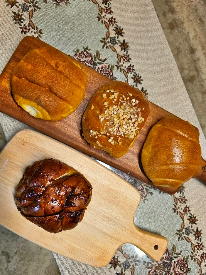 Instructions for freezing and reheating the bread
