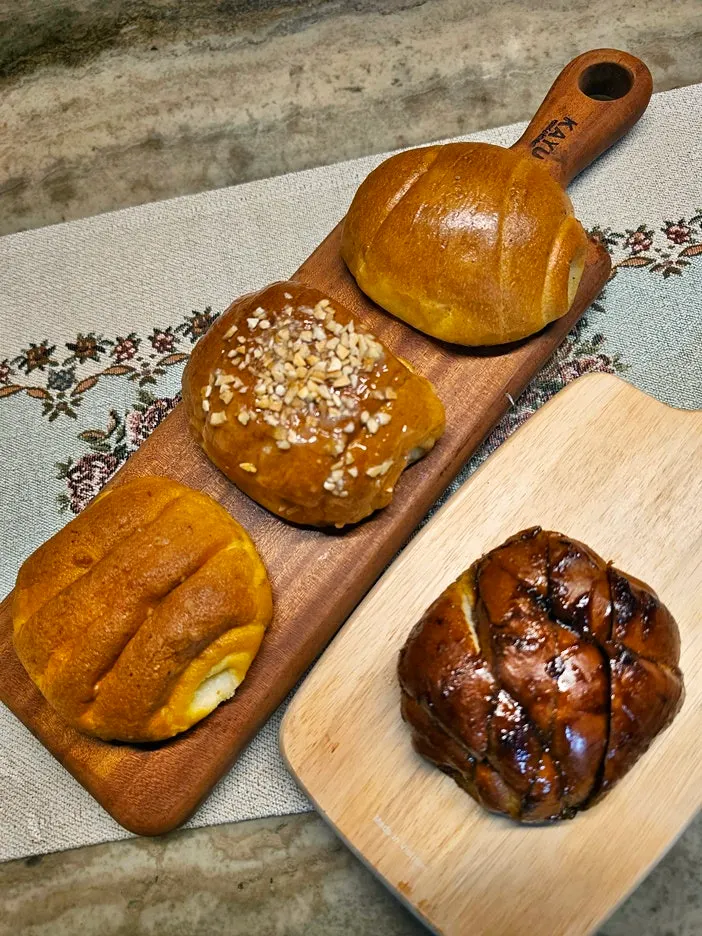 Black garlic salt bread packed in its bag