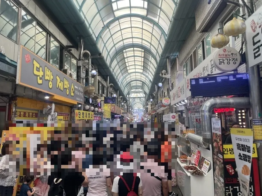 Danyang Guitgyeong Market crowded with weekend visitors