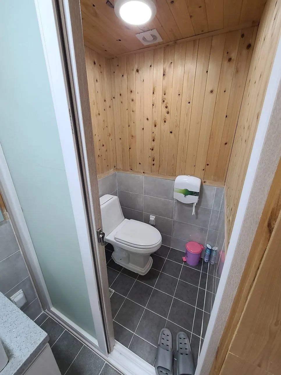 Bathroom layout separated around the sink