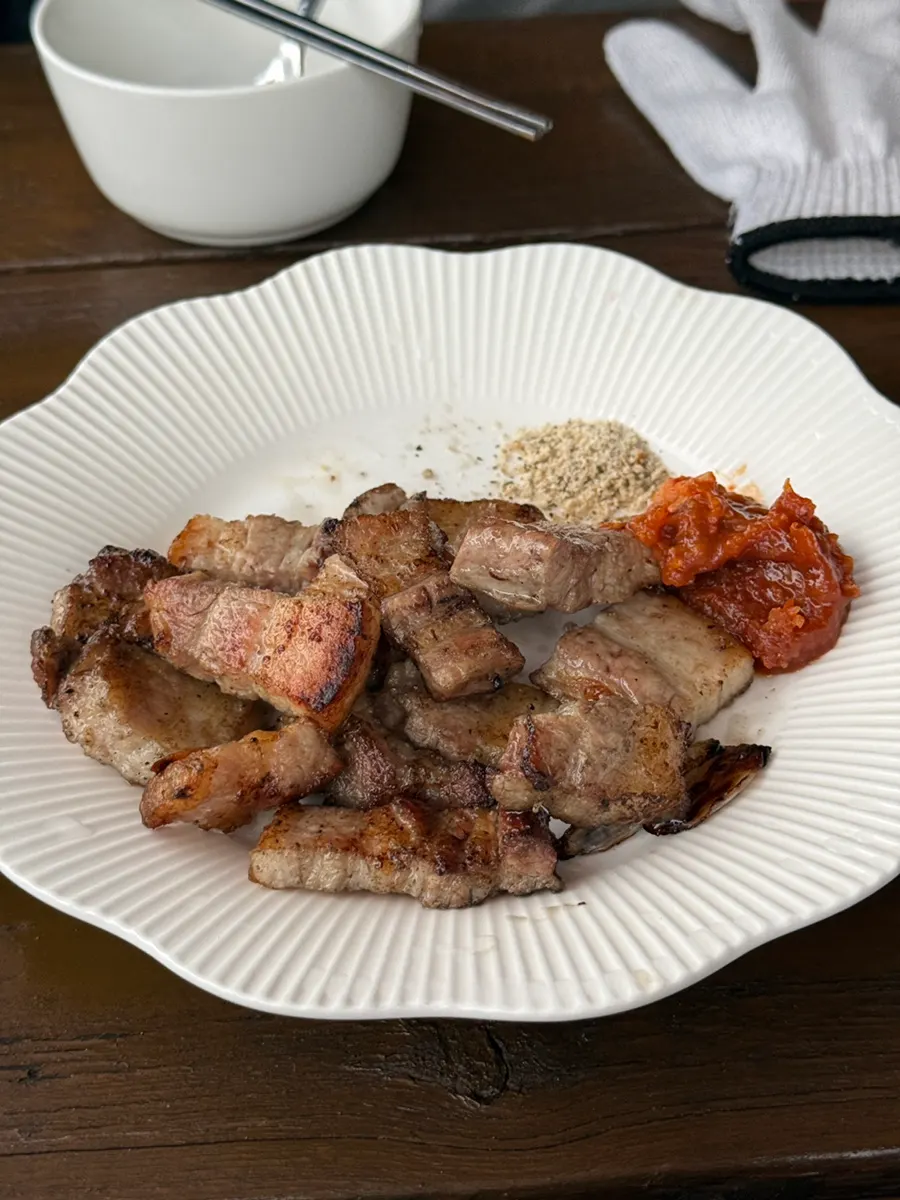 Meat, mushrooms, and garlic bought from Hanaro Mart laid out