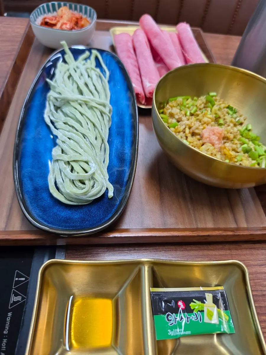 Full spread of the Onjeong Shabu Bossam Set with maesaengi pancake