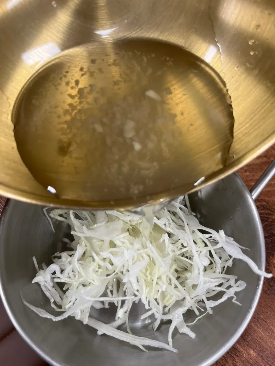 Braised pork set served with garlic-sauce cabbage and peanut sauce