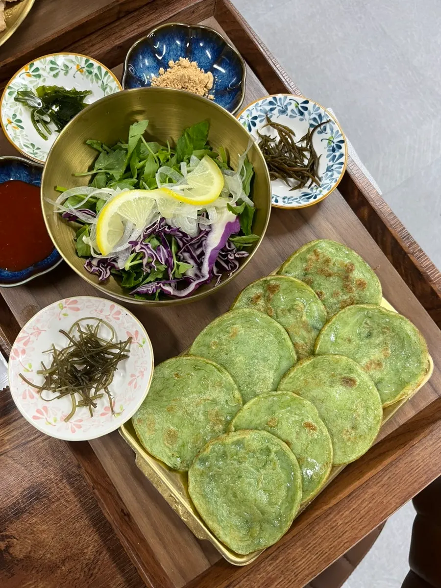 Full maesaengi pancake spread