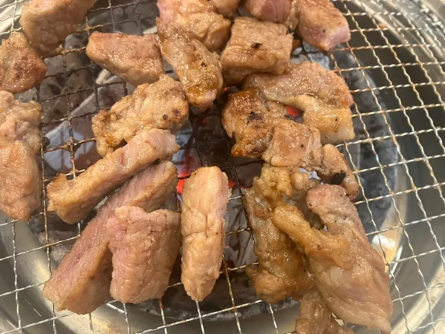Pork ribs showing their juices and marinade