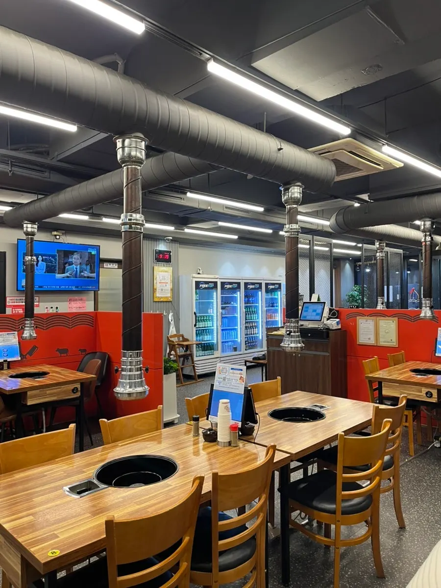 Spacious and clean tables inside Dwaegal Gongmyeong Soba