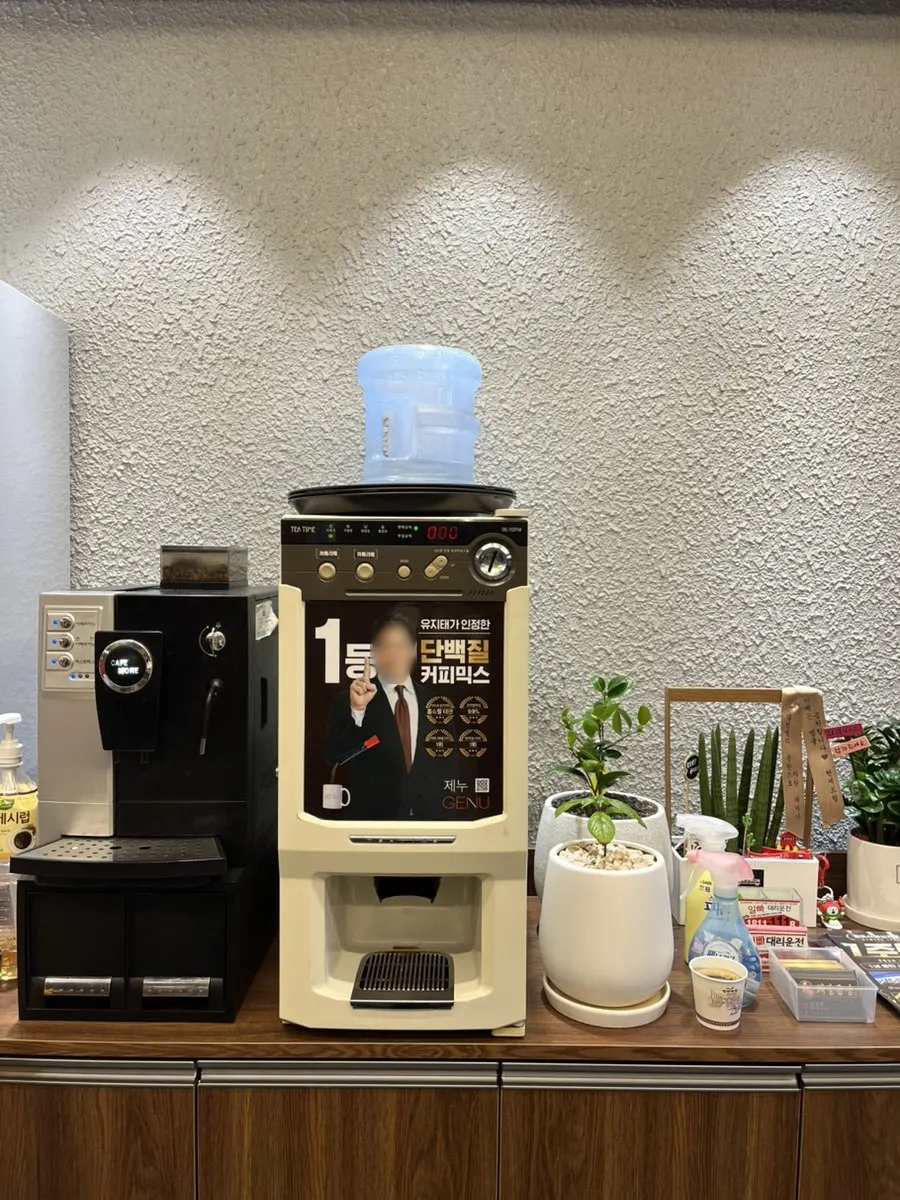 Coffee and other after-dinner treats available after the meal