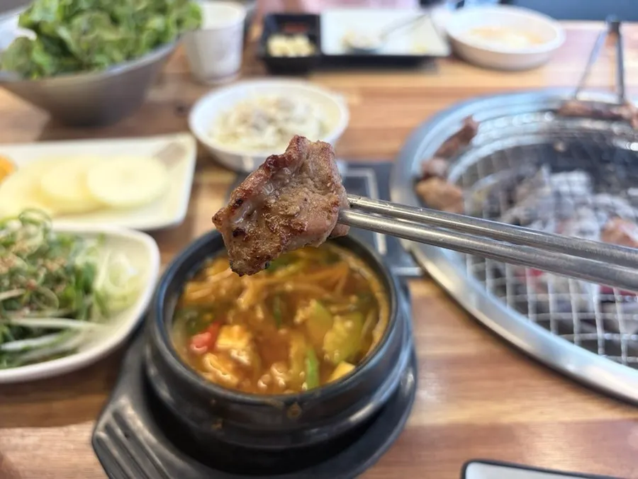 Table at Dwaegal Gongmyeong Soba after finishing the meal