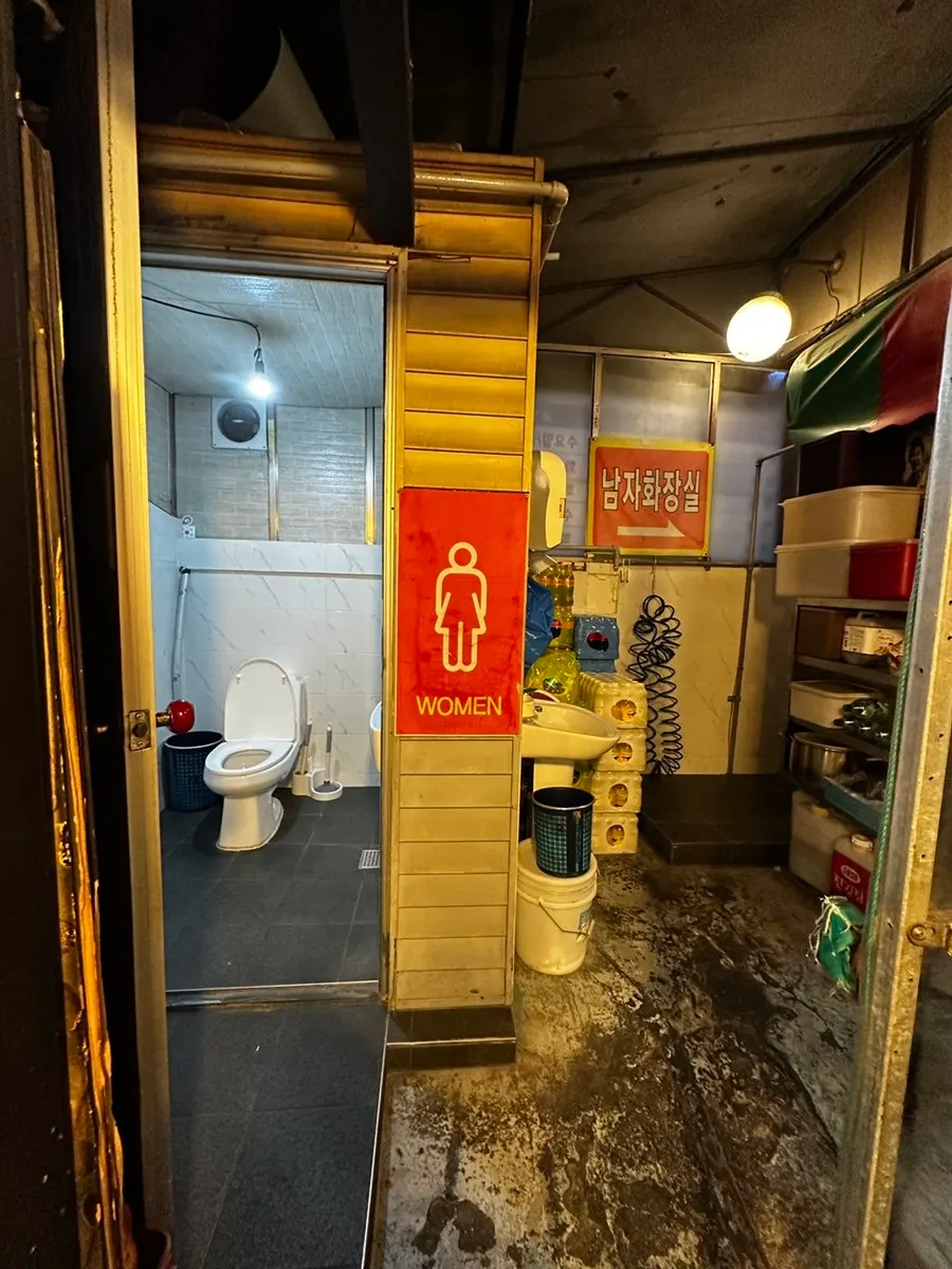 남녀 분리된 다래원막창 화장실