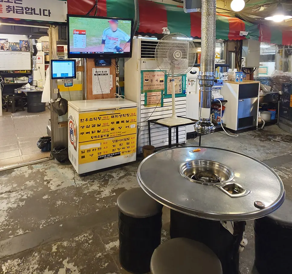 Interior seating with pojangmacha atmosphere