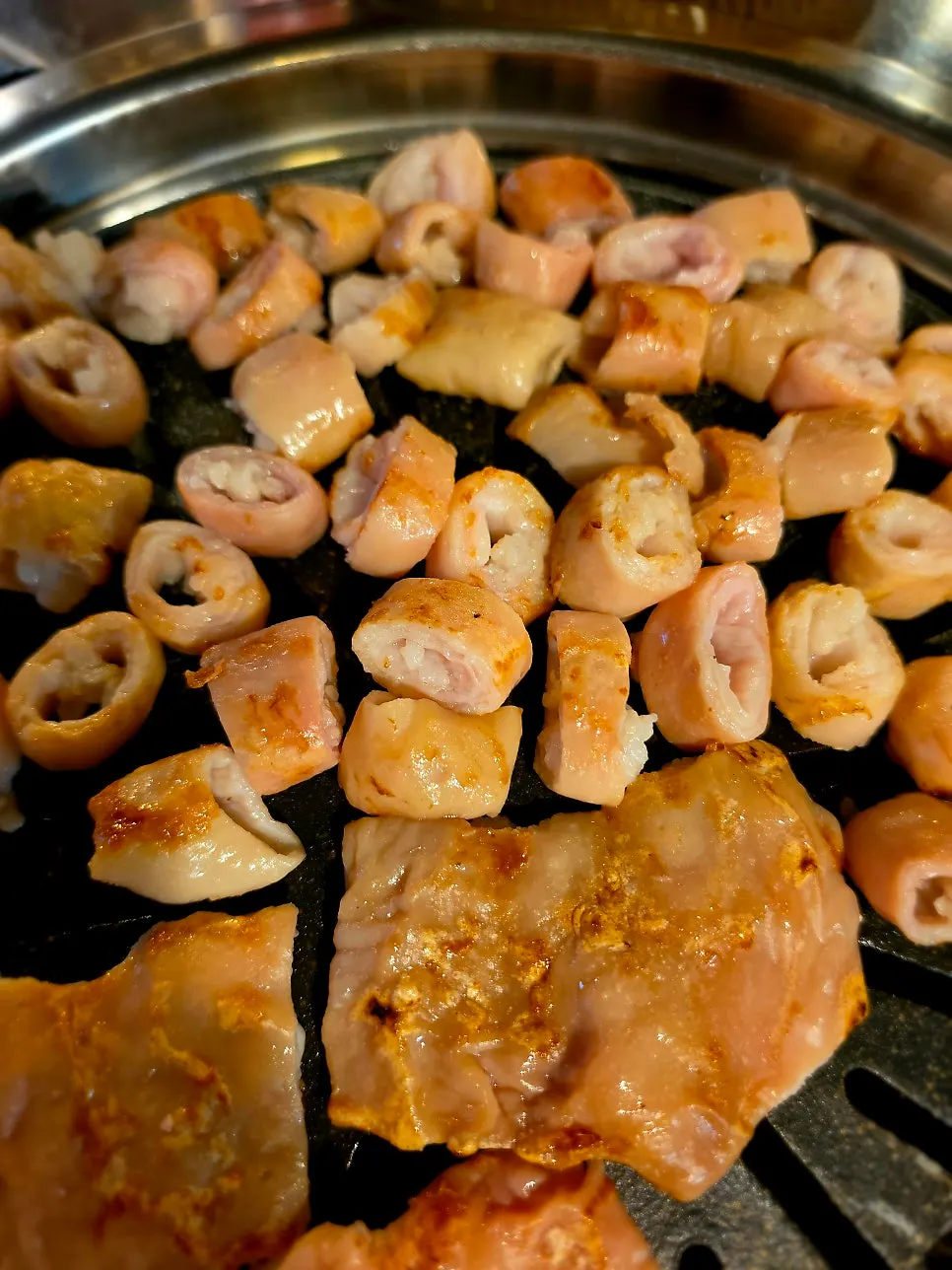 A chewy piece of makchang dipped in makjang sauce