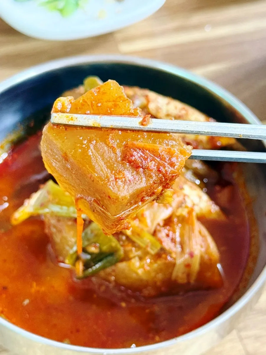 식사를 마친 다리집 재첩국 테이블