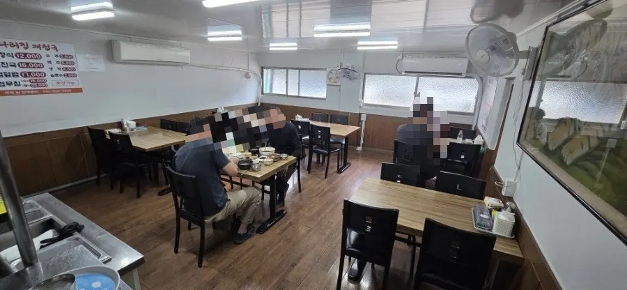 Atmosphere inside Darijip Jaecheopguk