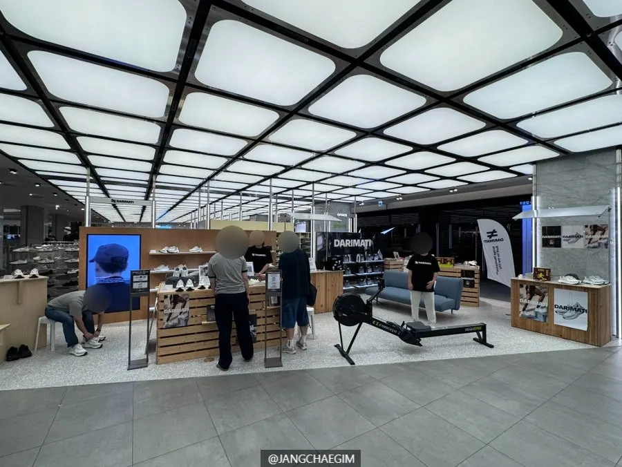 Overview of the DARIMATI pop-up store on the 4th floor of Hyundai Department Store Pangyo Branch
