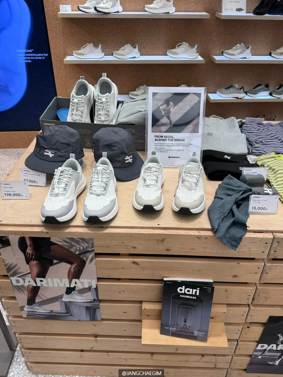 DARIMATI training shoes displayed on a pop-up shelf