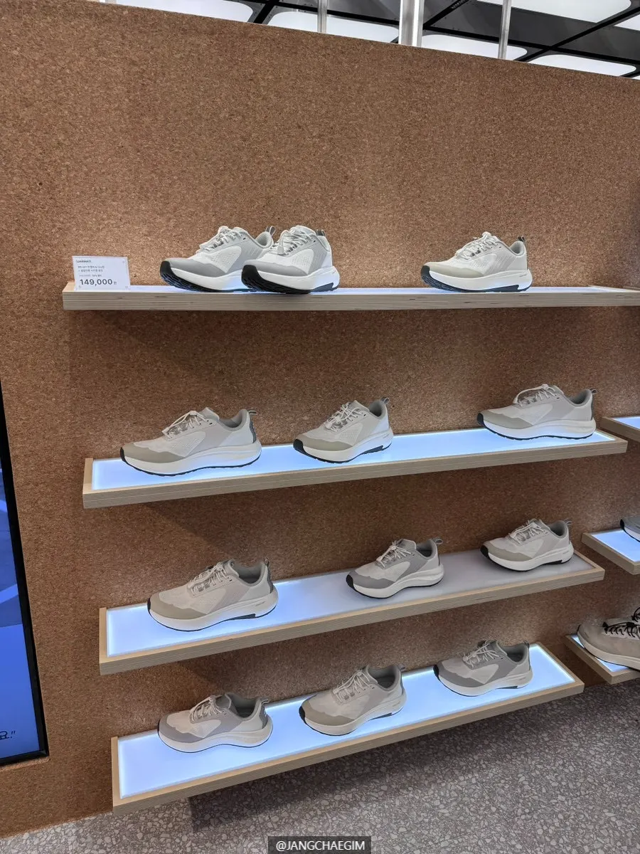 Clothing rack display at the DARIMATI pop-up