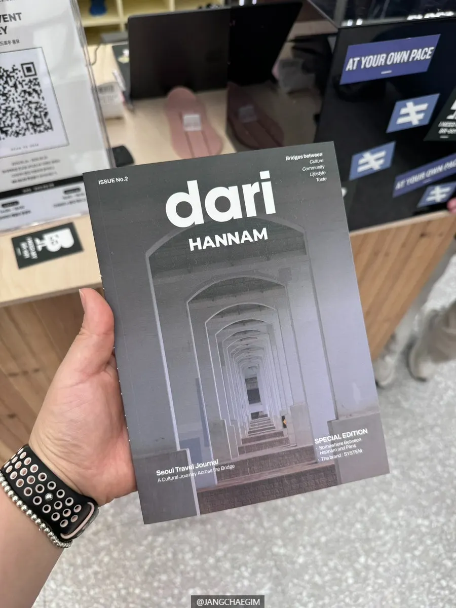 DARIMATI magazine and foldable water bottle won in the lucky draw