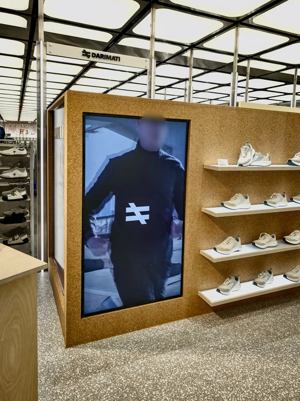 Pop-up store signage introducing overseas platform reviews