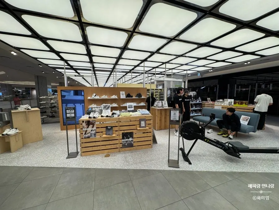 Training showroom atmosphere styled with wooden crates