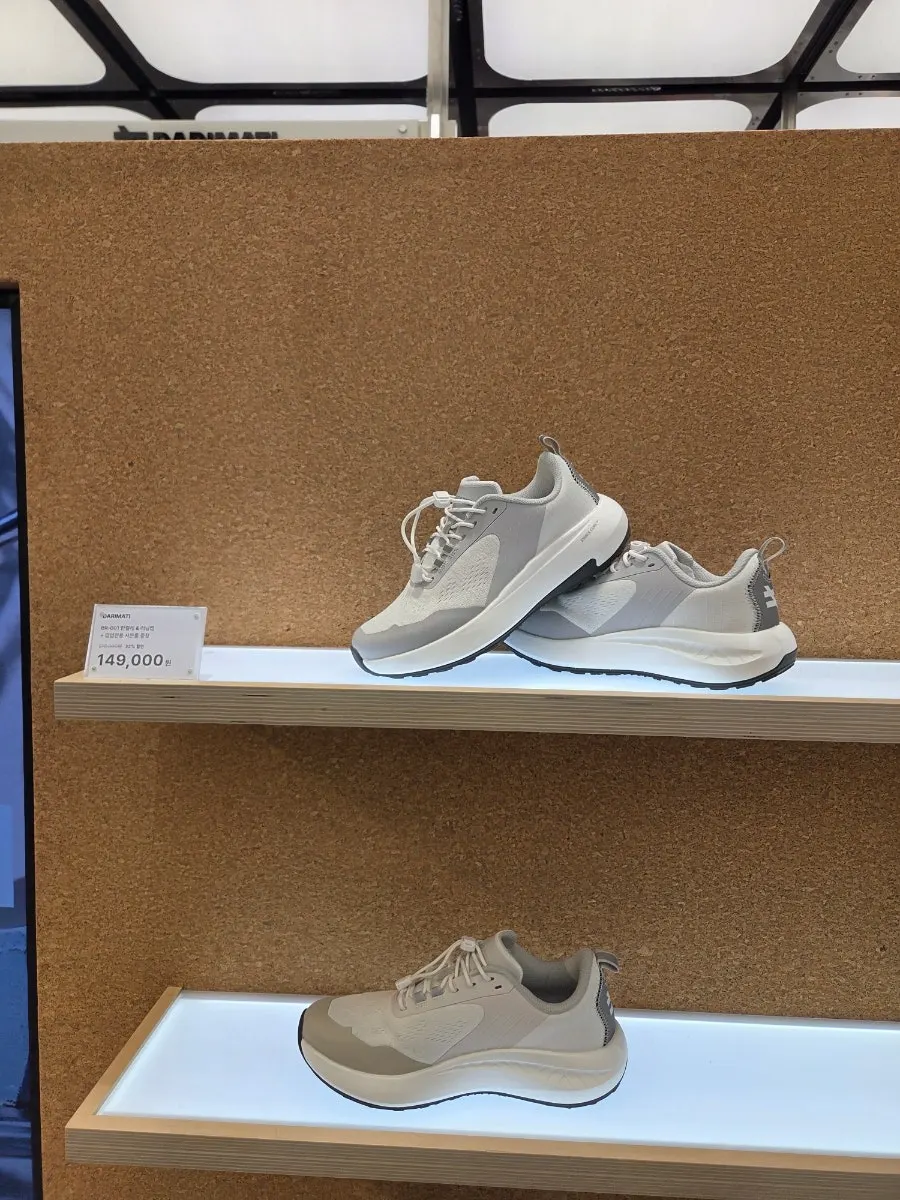 Comparing BR-001 in gray and beige