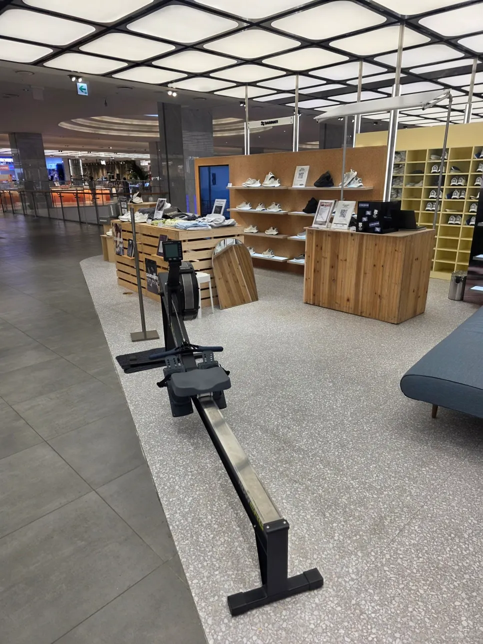 DARIMATI快闪店的帽子与配件区