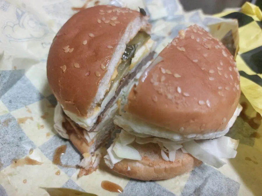 Burger filling with lettuce and sauce