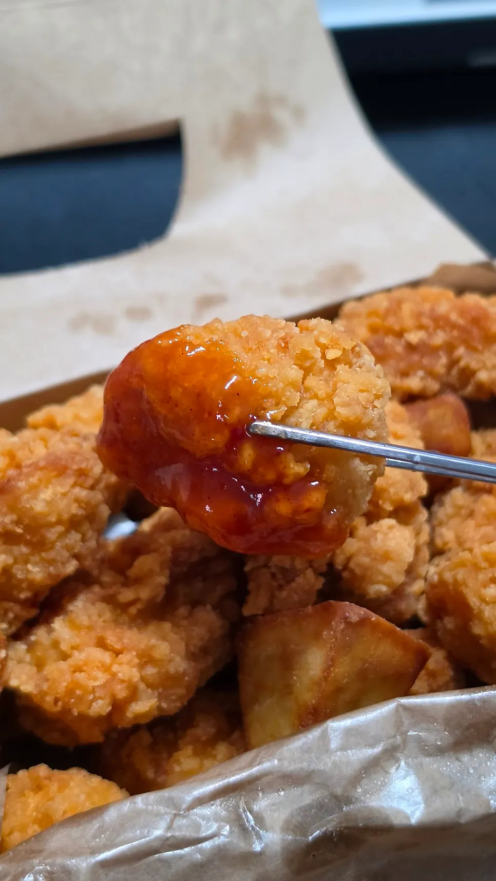 Boneless fried chicken packed for takeout from Daroa Dongbu Market Branch