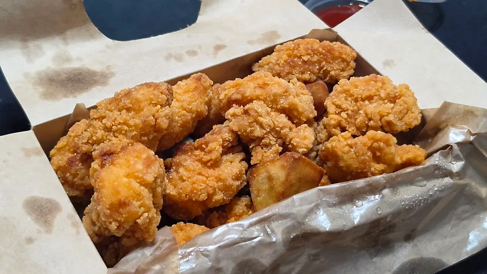 Boneless fried chicken menu in a size that's easy to eat simply