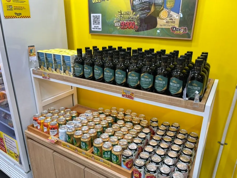 Signature menu models displayed at Daroa Dongbu Market Branch