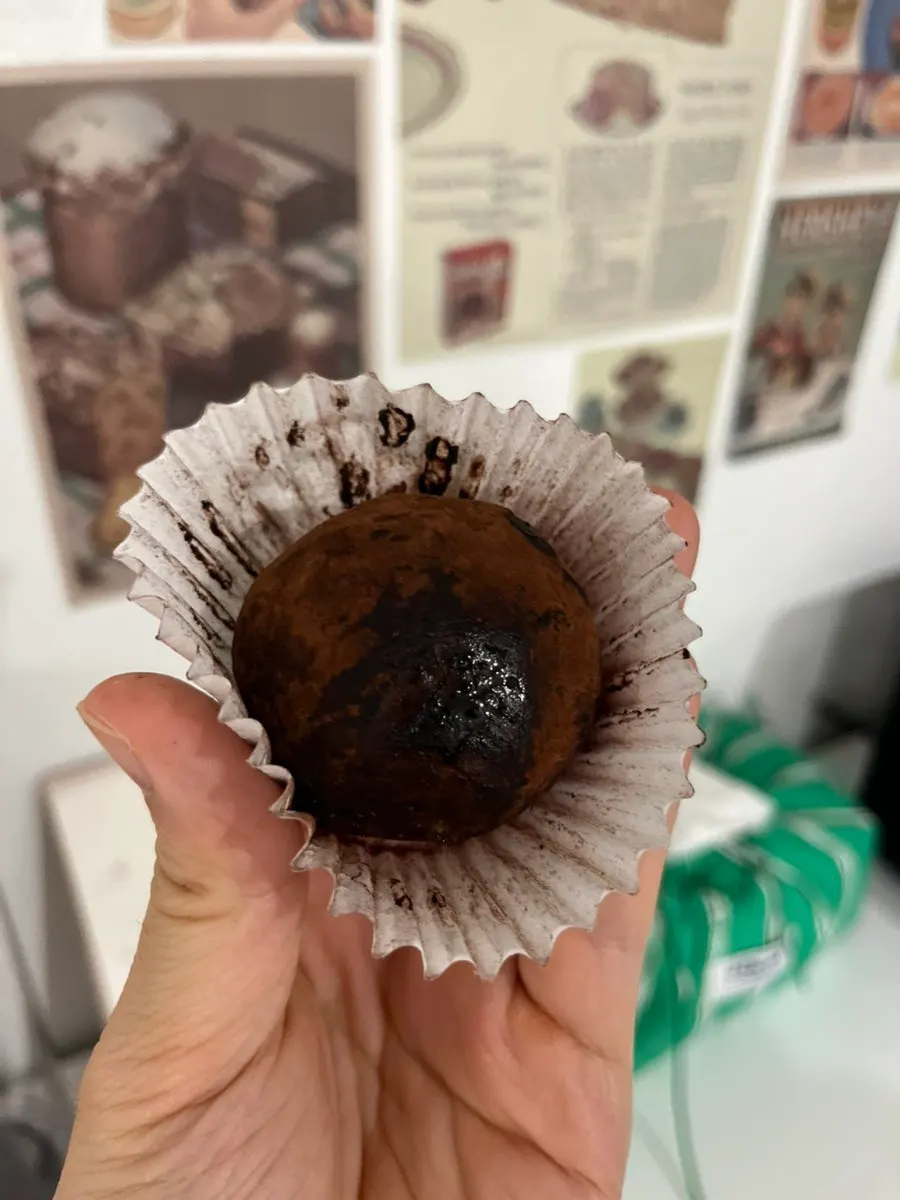Free Dubai chewy ball cookie given by the owner