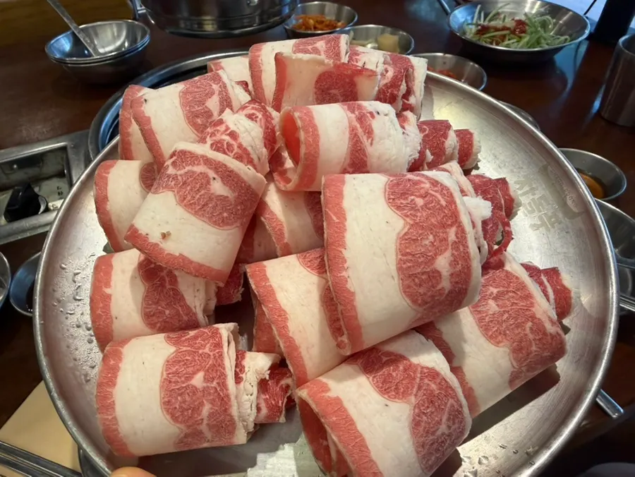 신선해 보이는 우삼겹 클로즈업