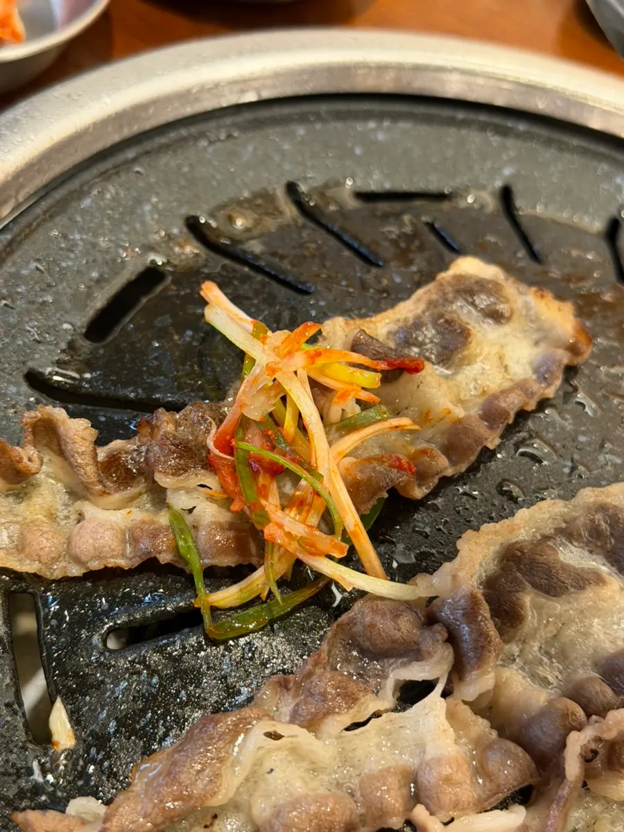 파채를 올려 말아 먹는 우삼겹