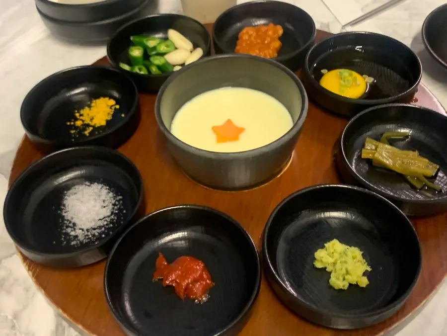 응봉집 기본 반찬과 소스, 계란찜 상차림