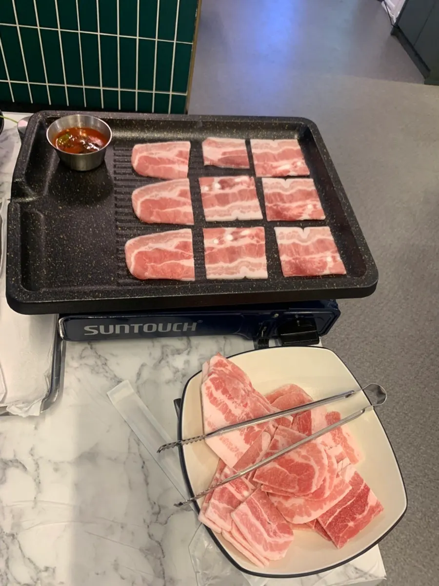 선홍빛 한돈 1+ 냉동삼겹살 3인분