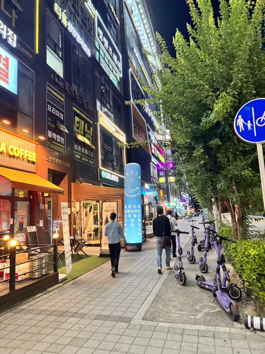 Exterior of Sinhae Central Tower 4 and Jin 1926 Dasan Branch signage