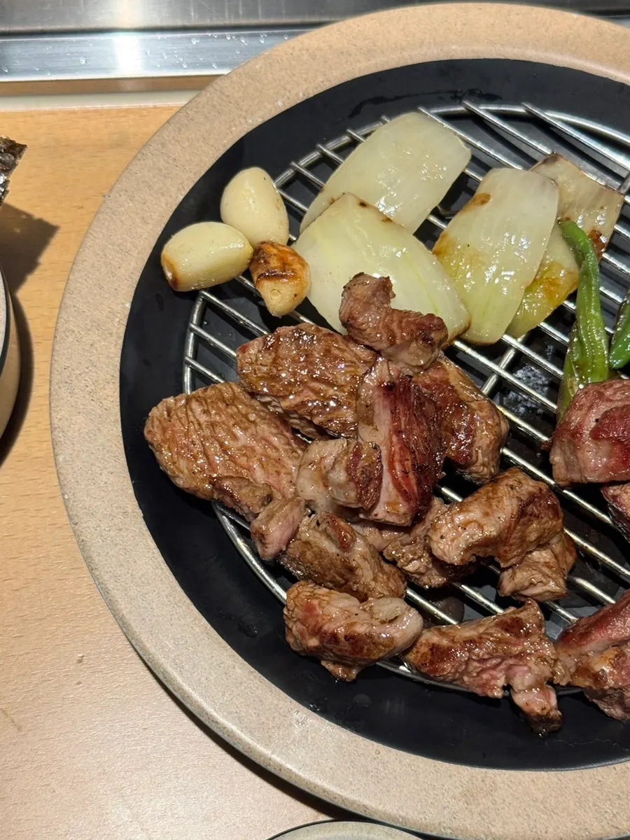 Lamb sirloin and mushrooms grilling on the plate