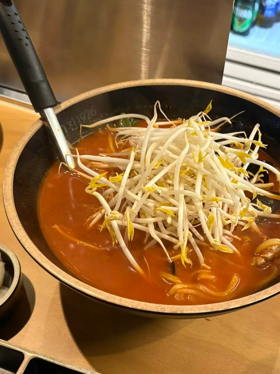 Spicy jjamppong eaten with lamb