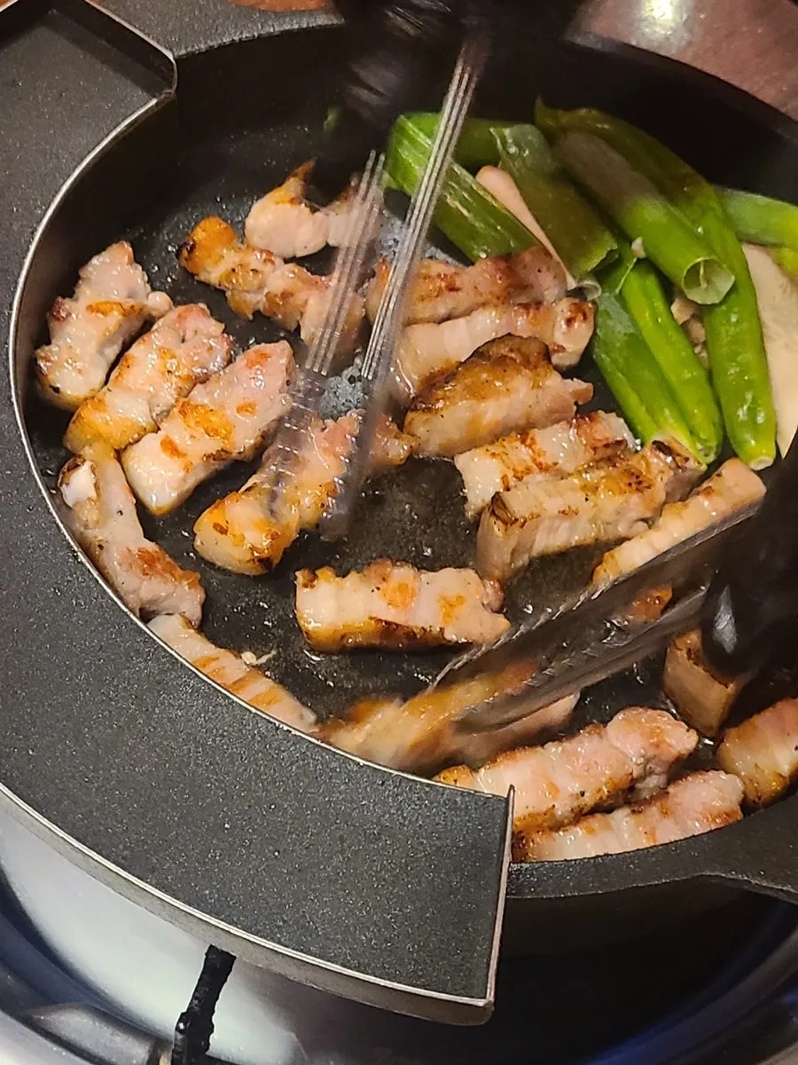 육즙이 도는 삼겹살 단면