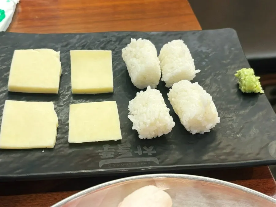 A heaping plate of 400g chadolbagi
