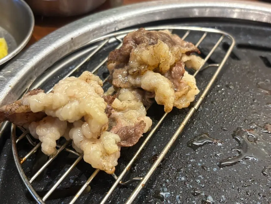 A piece of chadolbagi with salt and pajeori