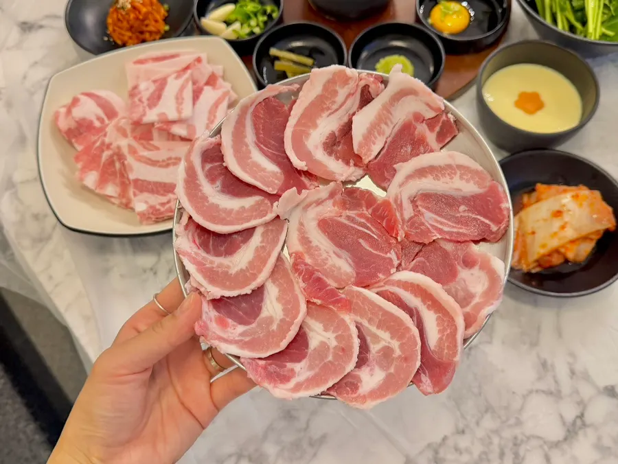 A plate of specialty ppol-hangjeongsal