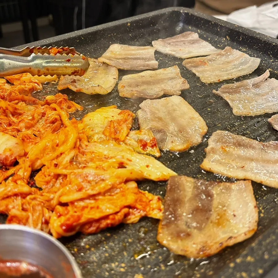 노릇하게 구워진 급랭 삼겹살