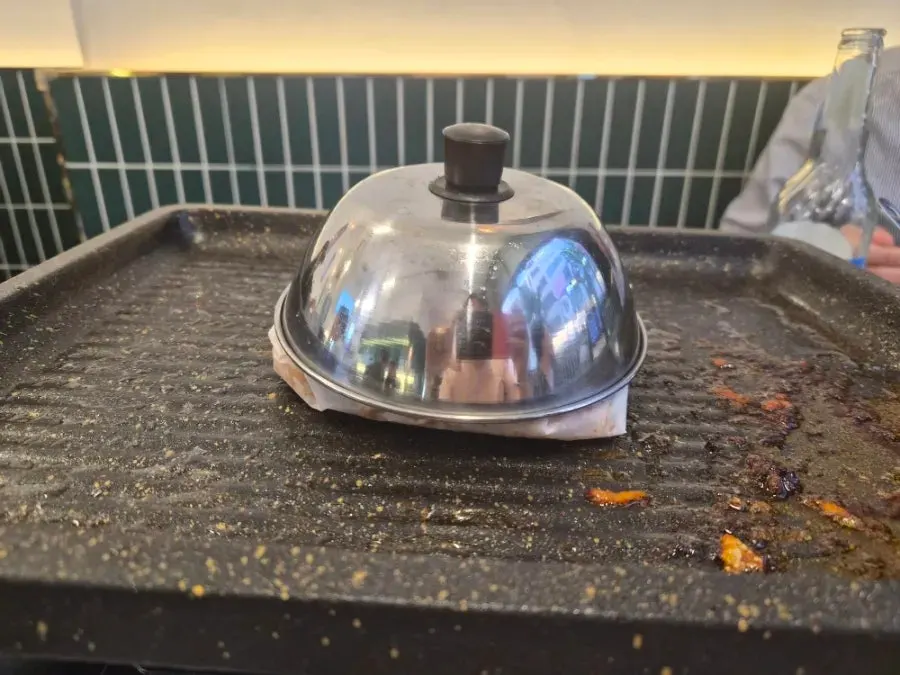 뚝배기에 담겨 나온 응봉청국장찌개