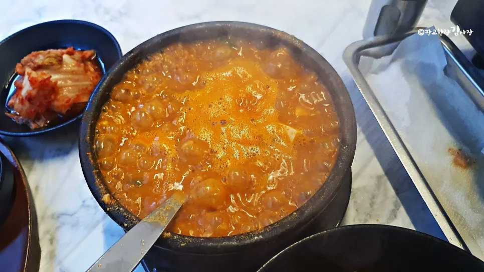 진하게 끓여 나온 응봉집 청국장