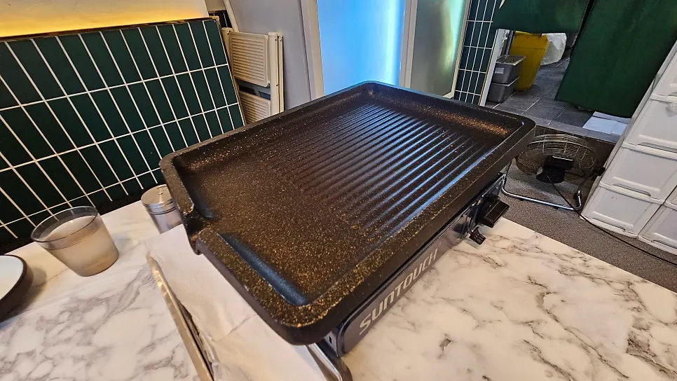 Wide grill plate set on the table