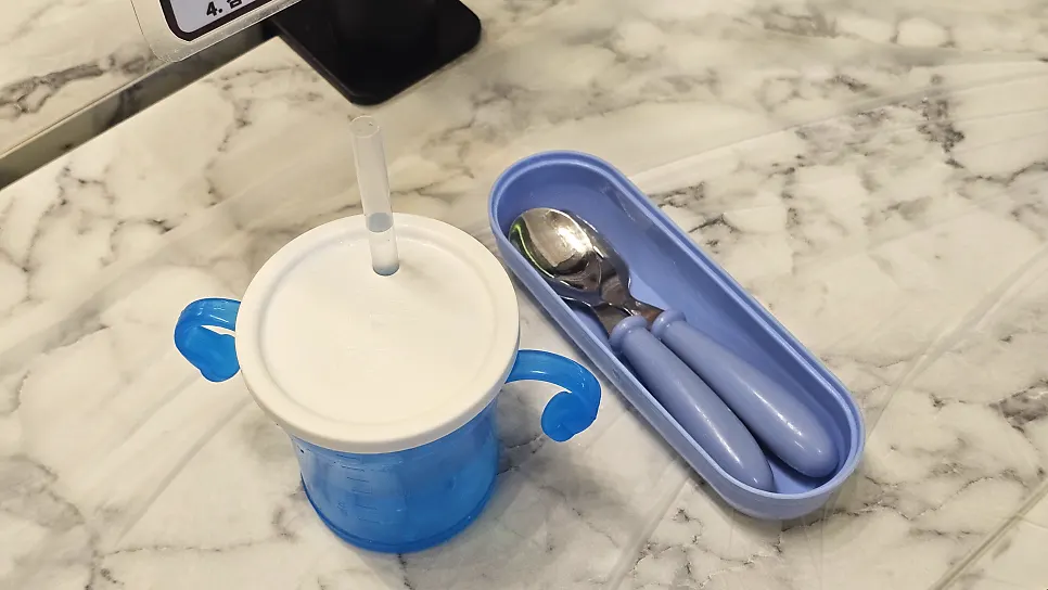 Baby chair, baby cup, and dedicated tableware at Eungbongjip
