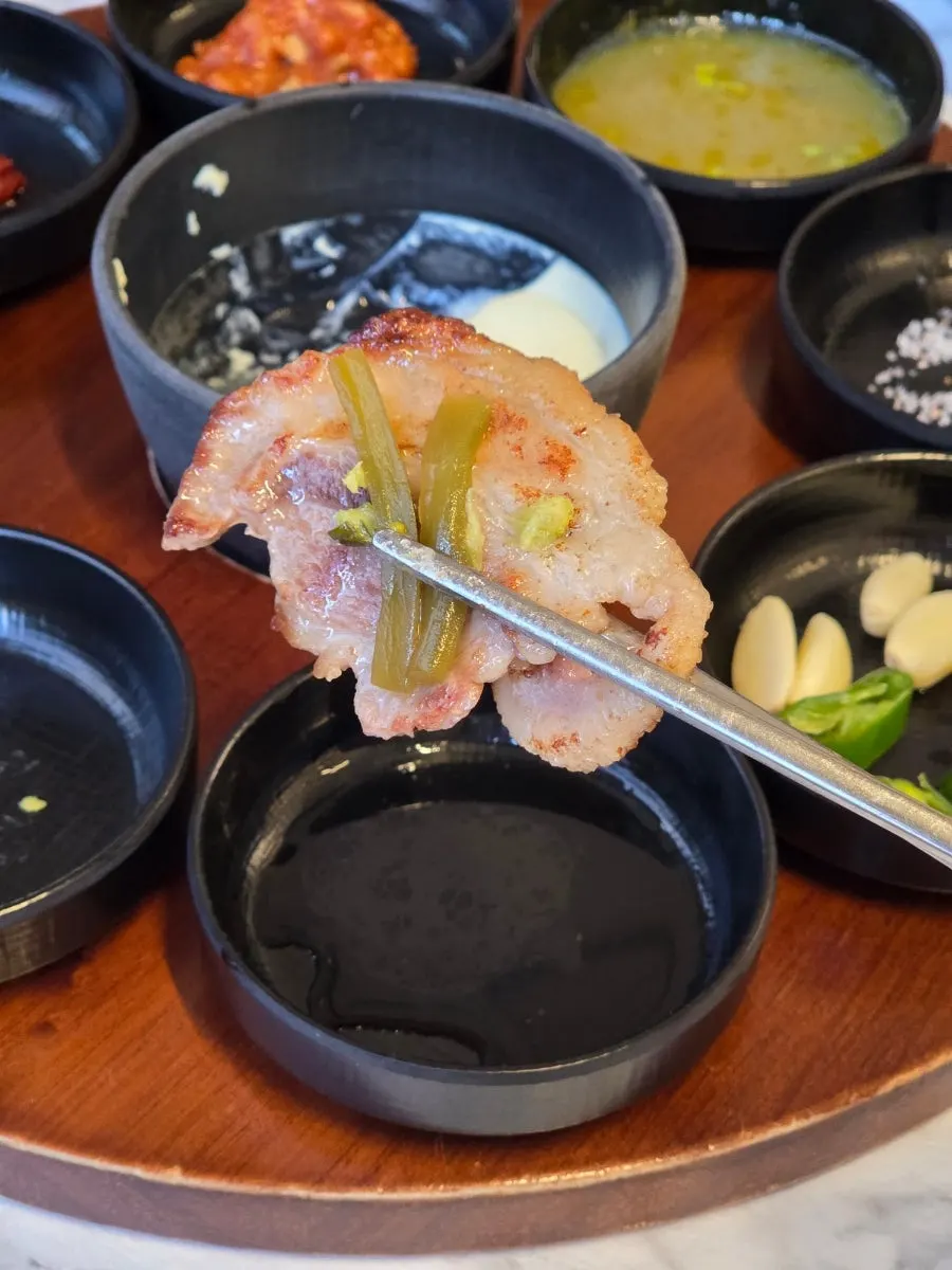 Golden-browned ppolhangjeongsal