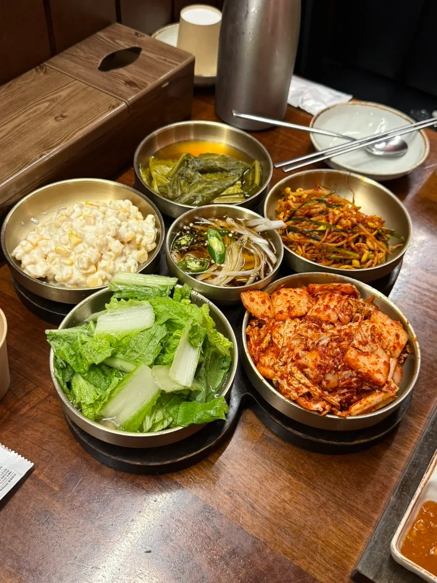 Udontan's grill, shaped differently from a typical BBQ restaurant grill